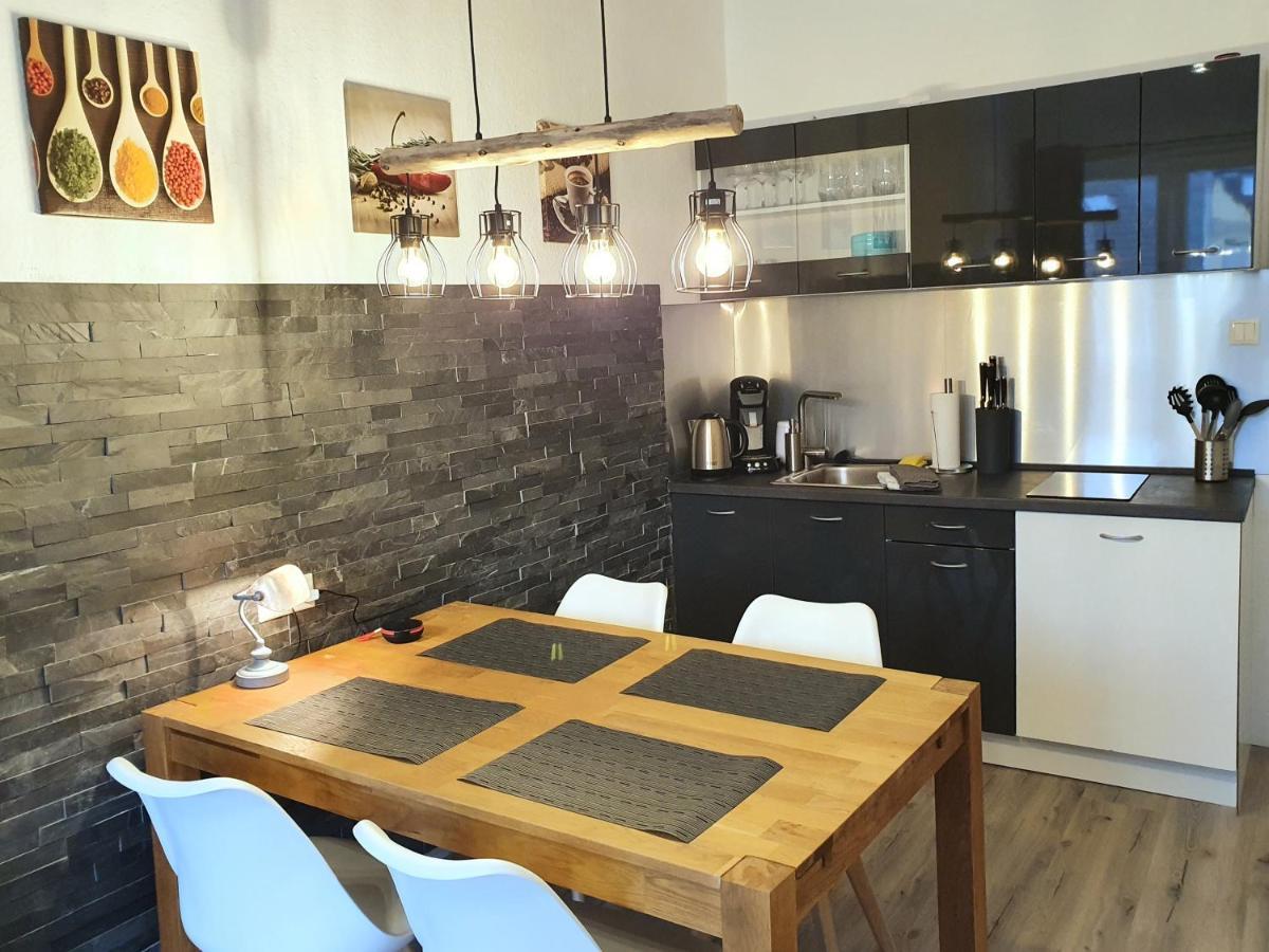 Moderne Wohlfuehloase Zentral In Seenaehe - Pillow Menu, 2 Stk 55" Smart Tvs, Netflix, Disneyplus Uvm ヴェター エクステリア 写真