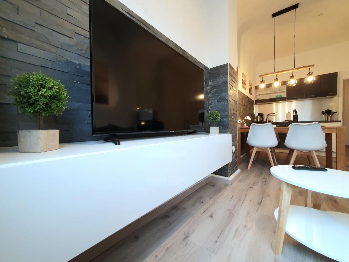 Moderne Wohlfuehloase Zentral In Seenaehe - Pillow Menu, 2 Stk 55" Smart Tvs, Netflix, Disneyplus Uvm ヴェター エクステリア 写真